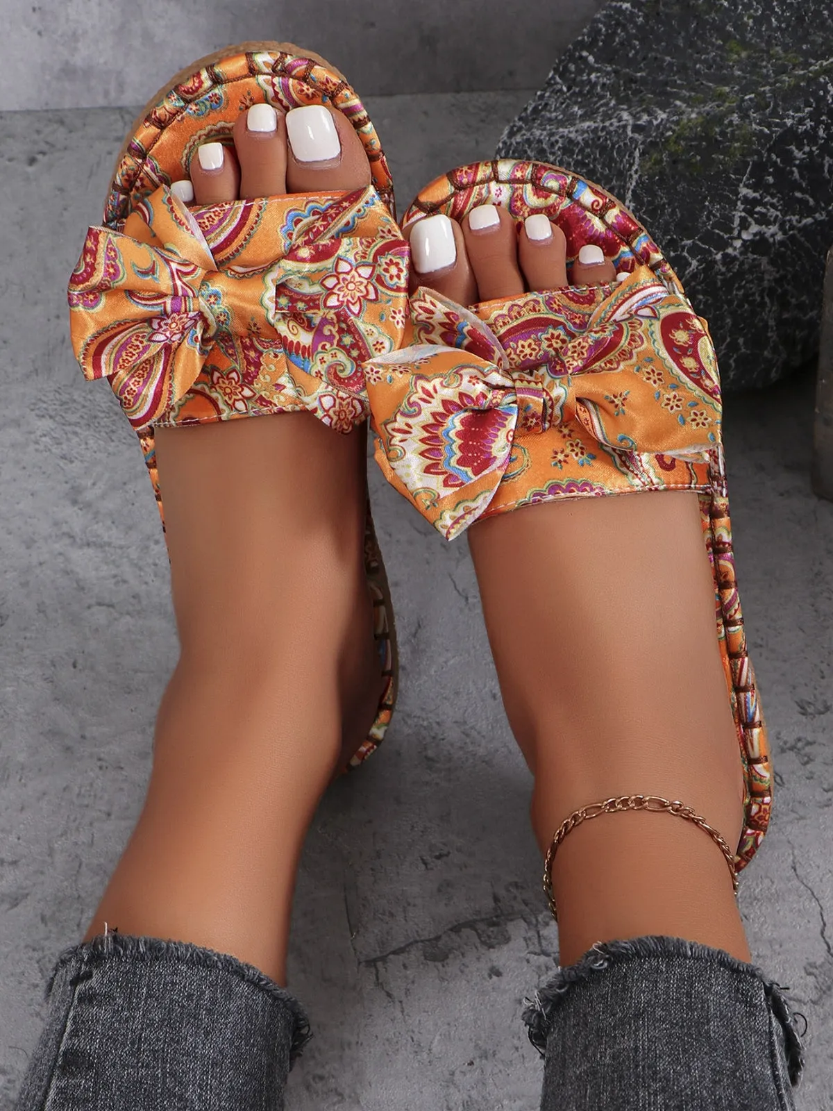 Bow Printed Open Toe Flat Sandals