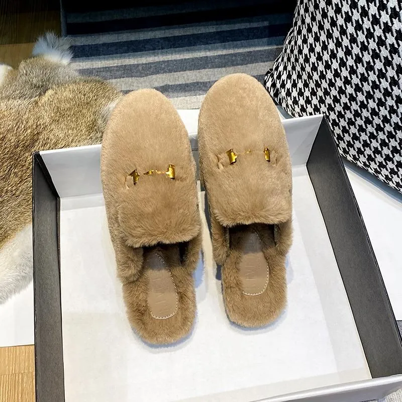 Fluffy women's fashion designer flat slippers for outdoor wear warm Oversized Mueller shoes Fluffy Flat Mules Warm