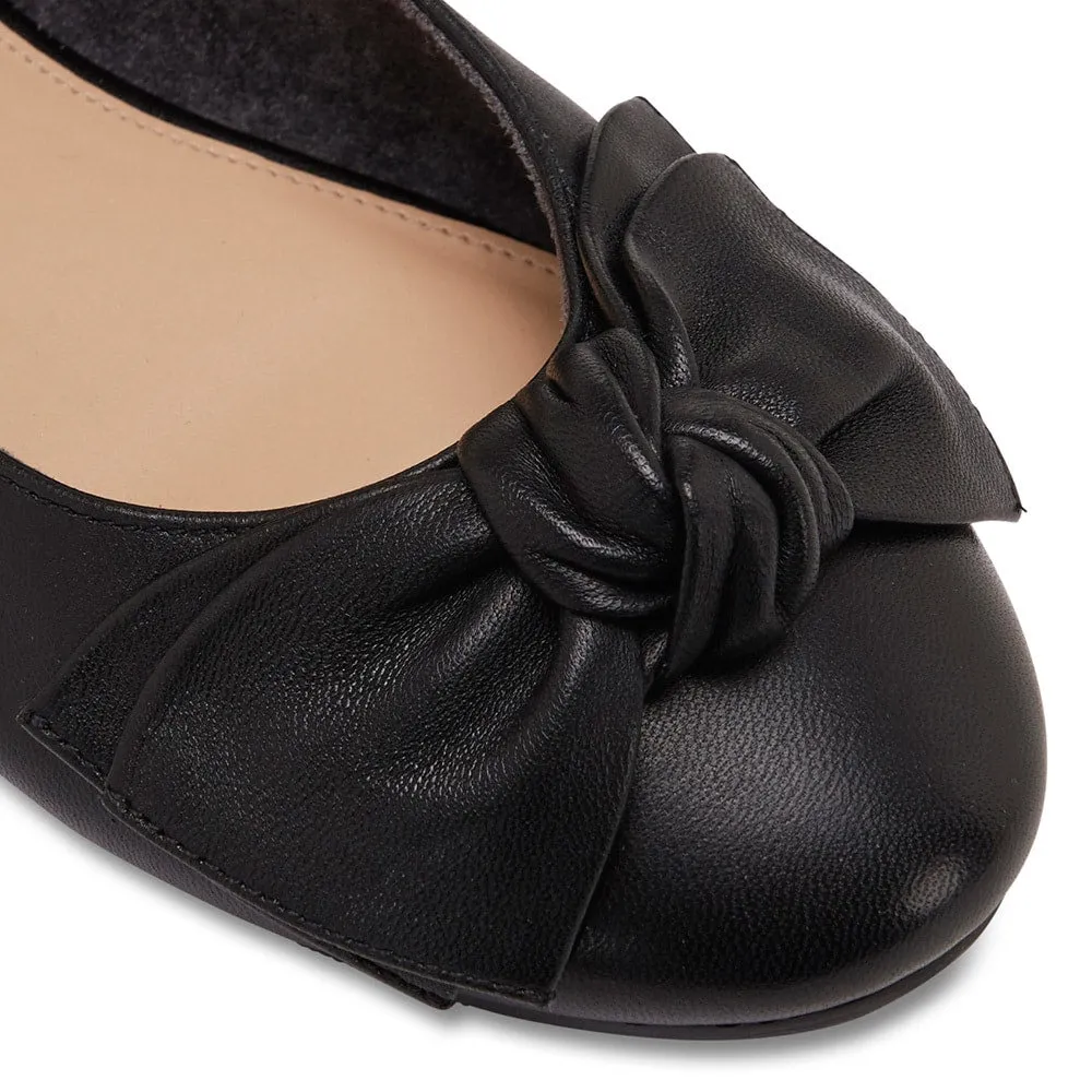 Gabby Flat in Black Leather