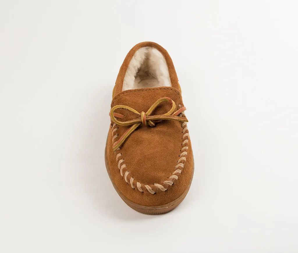 'Minnetonka' Men's Pile Lined Hardsole Moc Slipper - Brown (Ext. sizes)