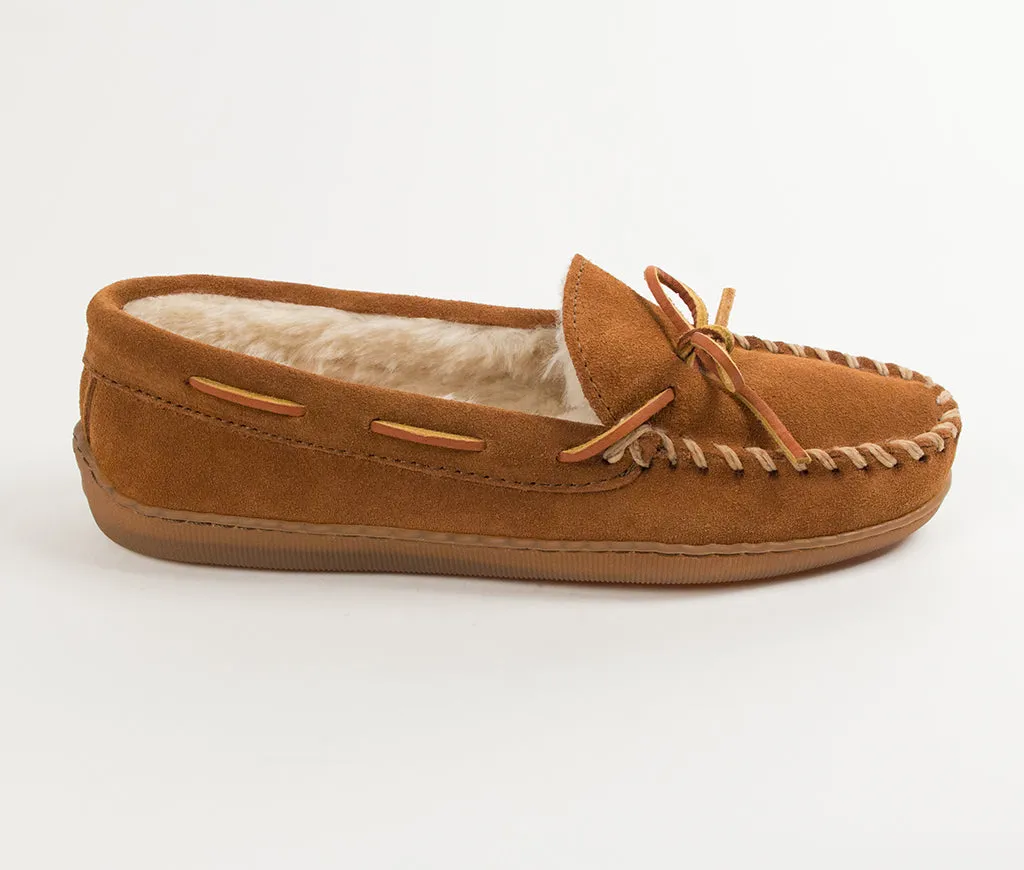 'Minnetonka' Men's Pile Lined Hardsole Moc Slipper - Brown (Ext. sizes)